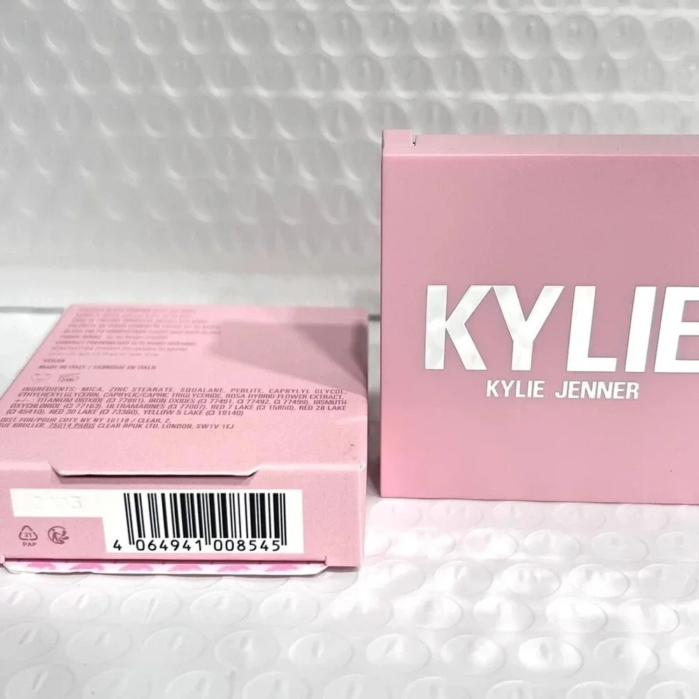 Kylie Jenner Pressed Blush Powder in Mirrored Compact - 726 Close to Perfect NIB